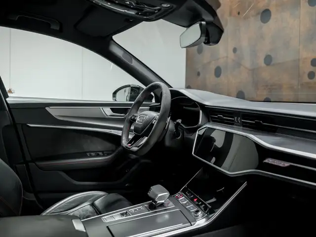Audi RS6 view 16