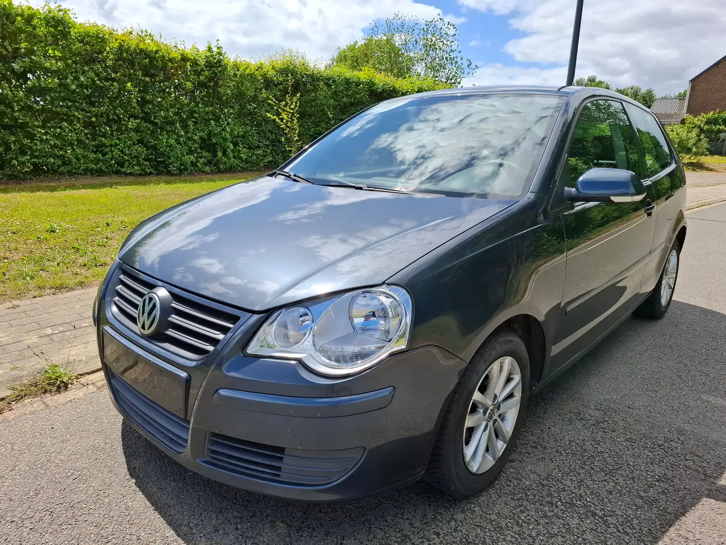 Volkswagen Polo 1.2i United Gris - 1