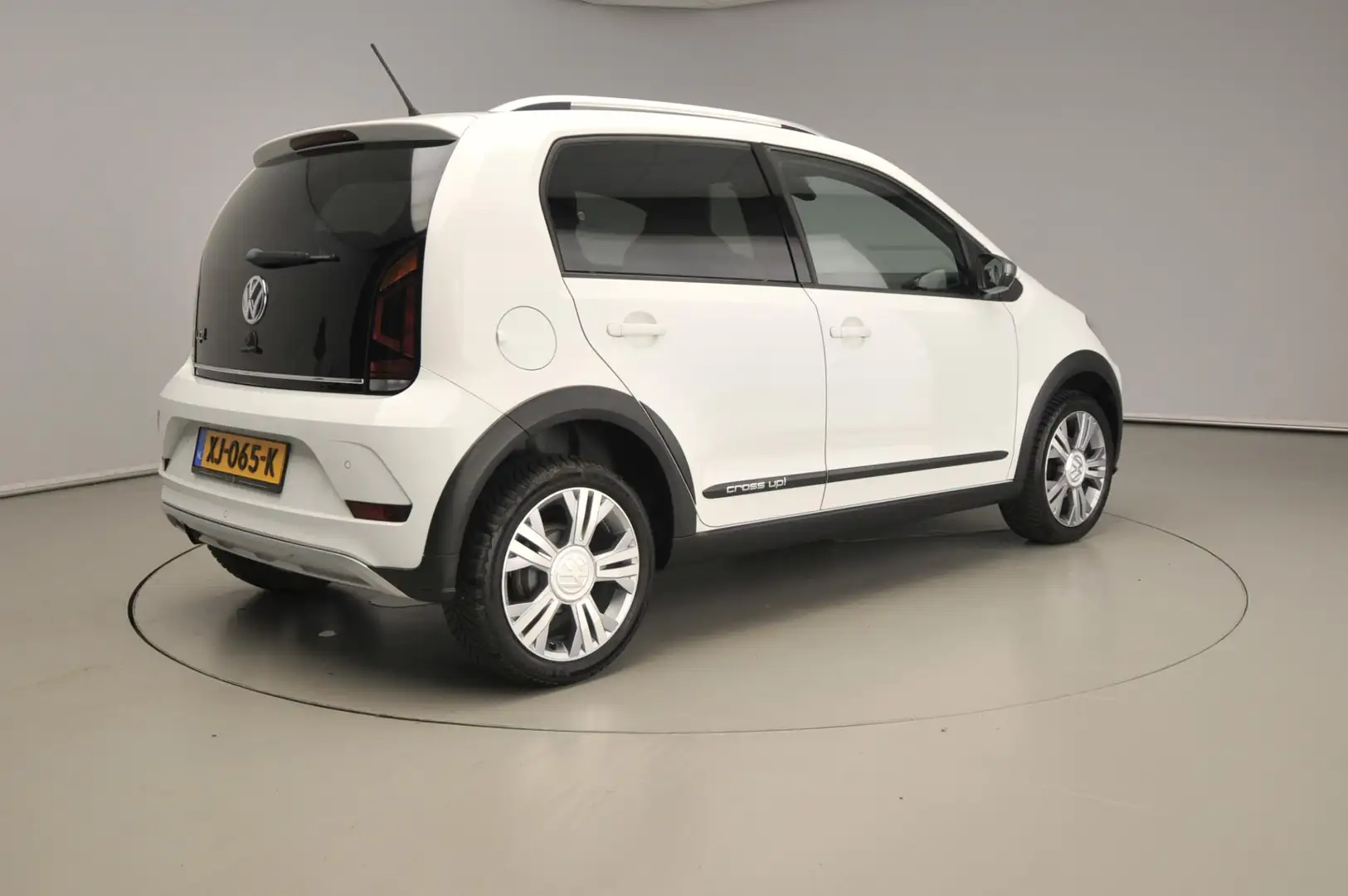 Volkswagen up! 1.0 Cross Up! 75PK Black Style | Drive | Parkeerse Wit - 2