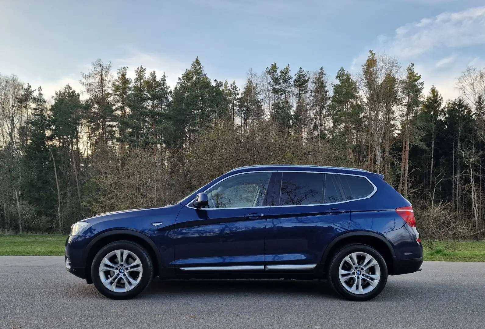 BMW X3 sDrive18d xLine- AHK, Lichtpaket, Leder Blau - 2