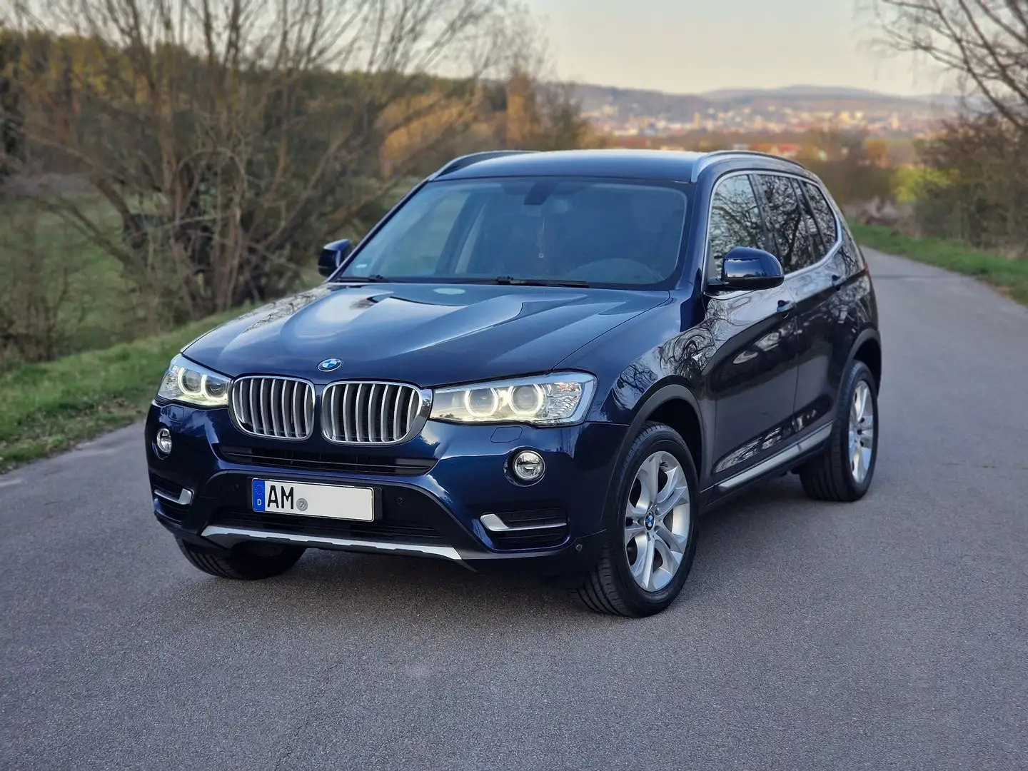 BMW X3 sDrive18d xLine- AHK, Lichtpaket, Leder Blau - 1