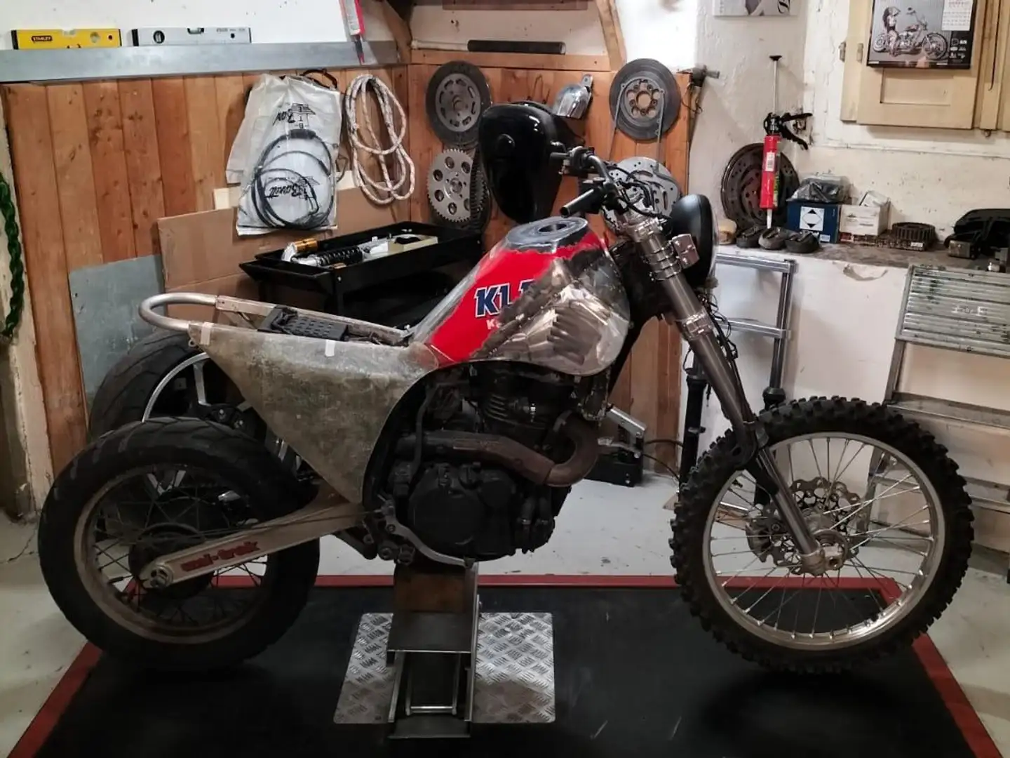 Kawasaki KLR 600 Red - 1