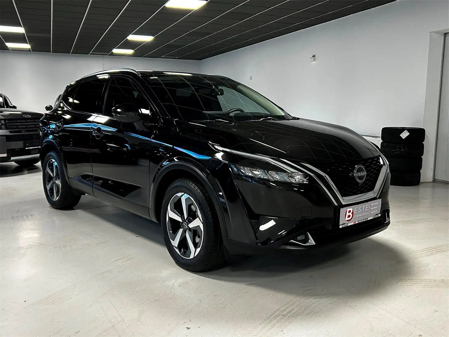 Nissan Qashqai 1,3 DIG-T MHEV N-Connecta+ Design Schwarz - 1