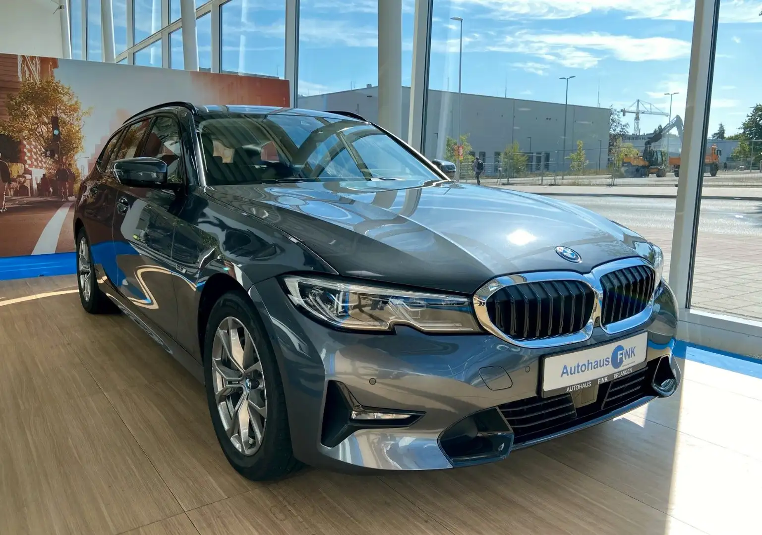 BMW 330 e xDrive T. Sport Line Head-Up 360°K. Laser Gris - 1