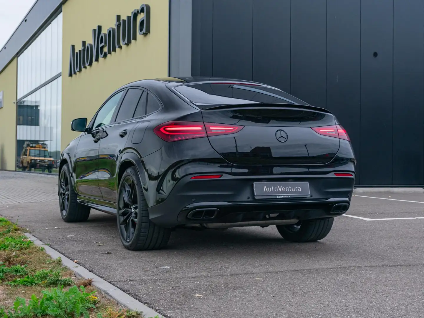 Mercedes-Benz GLE 400 Coupé e 4MATIC AMG Line Premium Plus l Trekhaak l Schwarz - 2