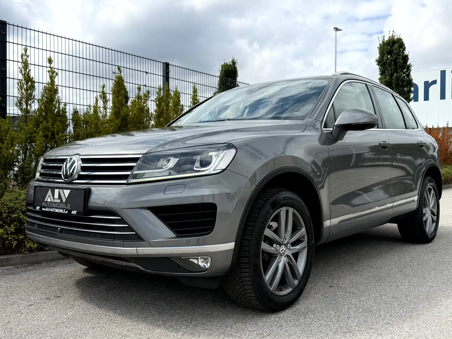 Volkswagen Touareg V6 TDI BMT Terrain Tech 4Motion Sky 2.Besitz! Grau - 1