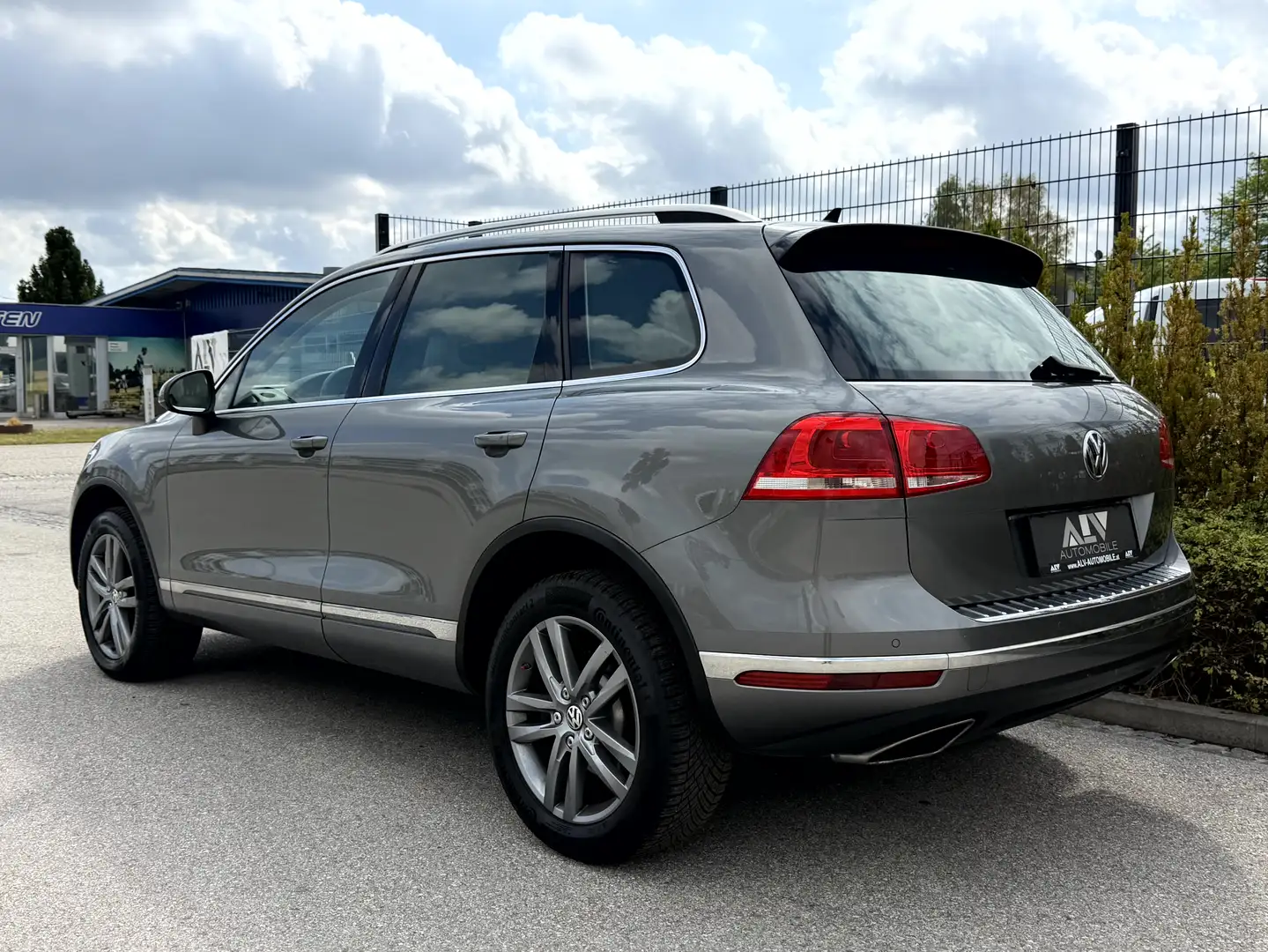 Volkswagen Touareg V6 TDI BMT Terrain Tech 4Motion Sky 2.Besitz! Grau - 2