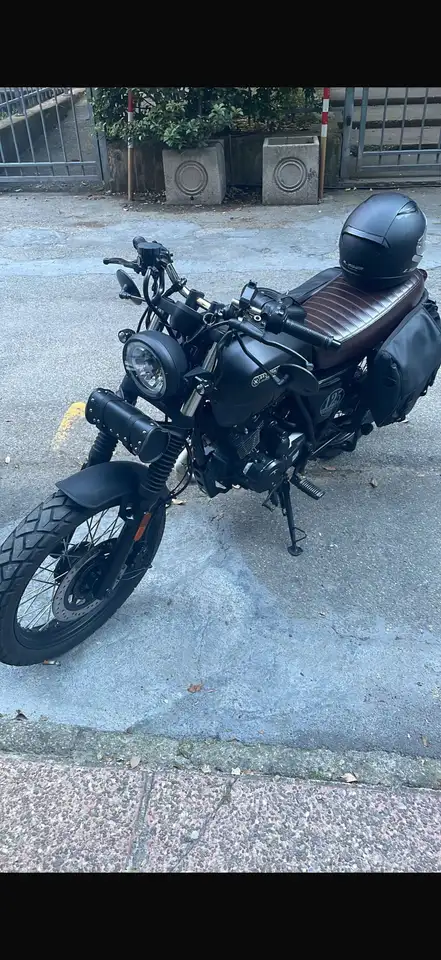Brixton Cromwell 125