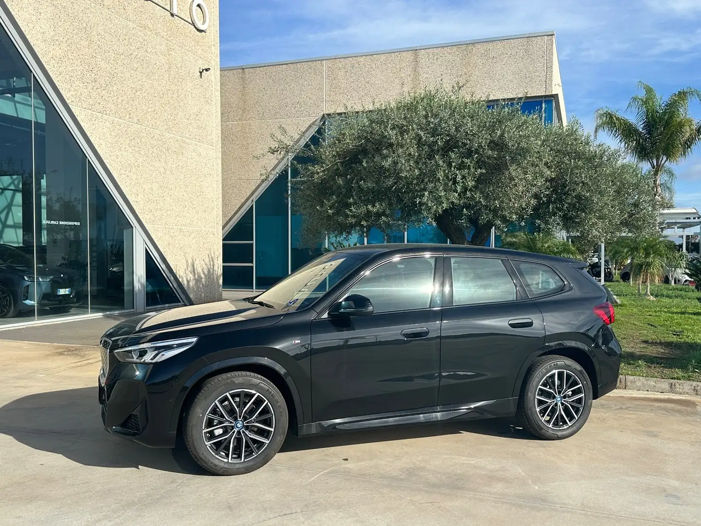 BMW iX1 edrive 20 MSport Super Eco Incentivo Verauto Czarny - 2