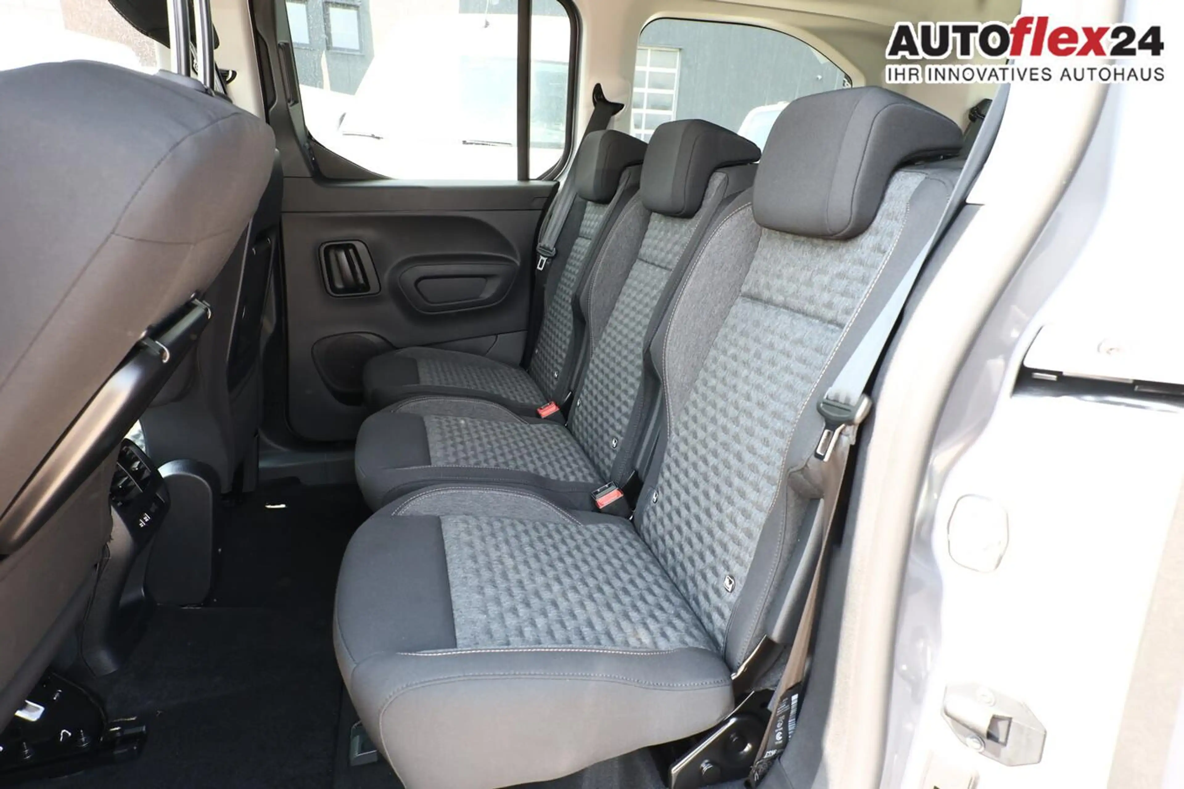 Peugeot Rifter M1 GT L2 7-S Keyl Nav Kam 2xPDC ACC BT 96 kW (1... — photo 9