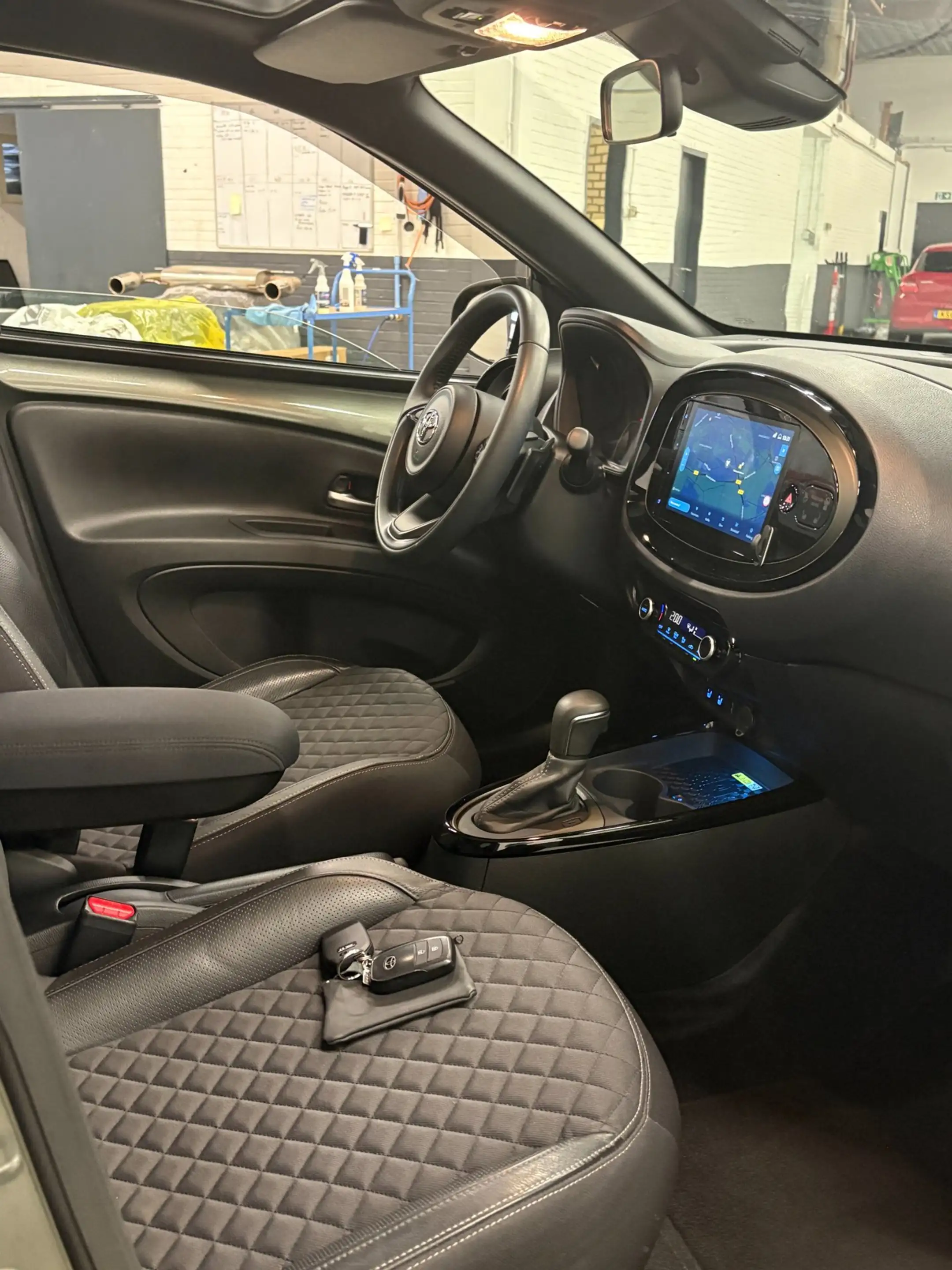 Toyota Aygo X 1.0 VVT-i S-CVT Premium Cabriotop Automaat / Leder — photo 23