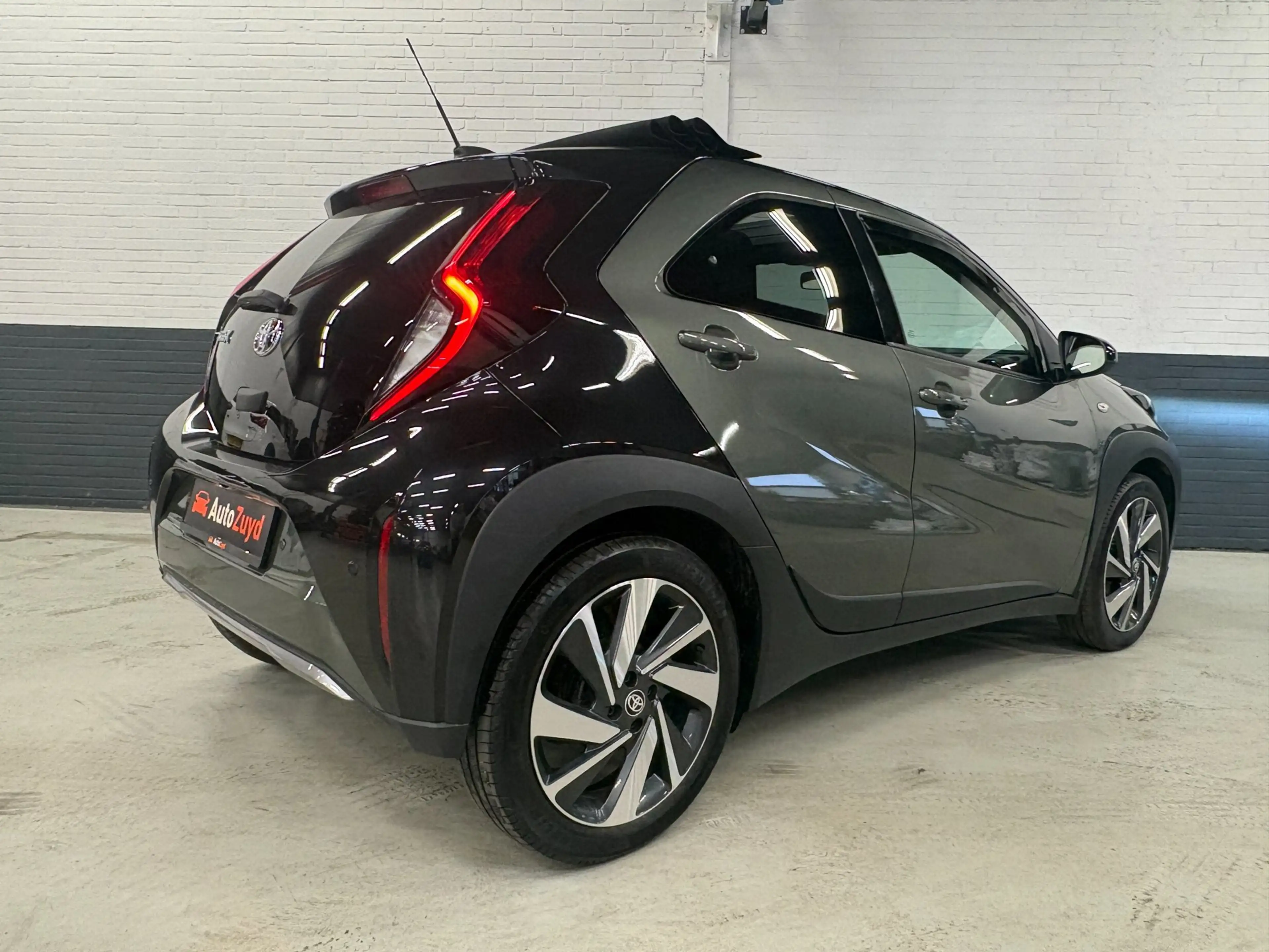 Toyota Aygo X 1.0 VVT-i S-CVT Premium Cabriotop Automaat / Leder — photo 3