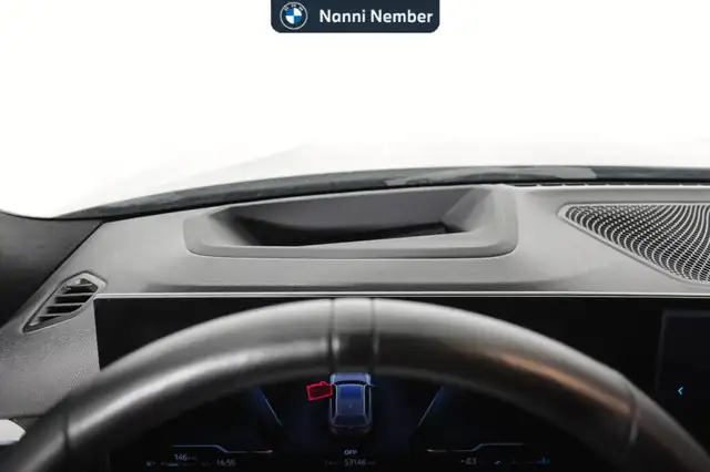 BMW 3 Series view 10
