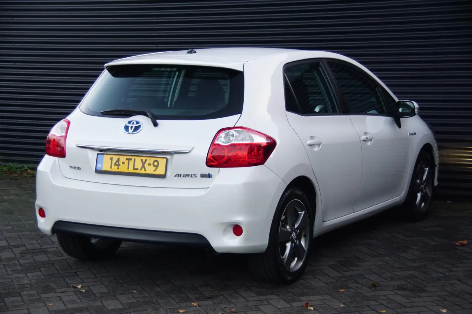 Toyota Auris 1.8 Full Hybrid Dynamic Business | Dealer onderhou Wit - 2