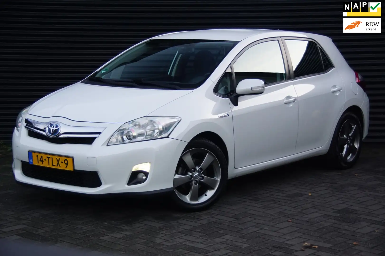 Toyota Auris 1.8 Full Hybrid Dynamic Business | Dealer onderhou Wit - 1
