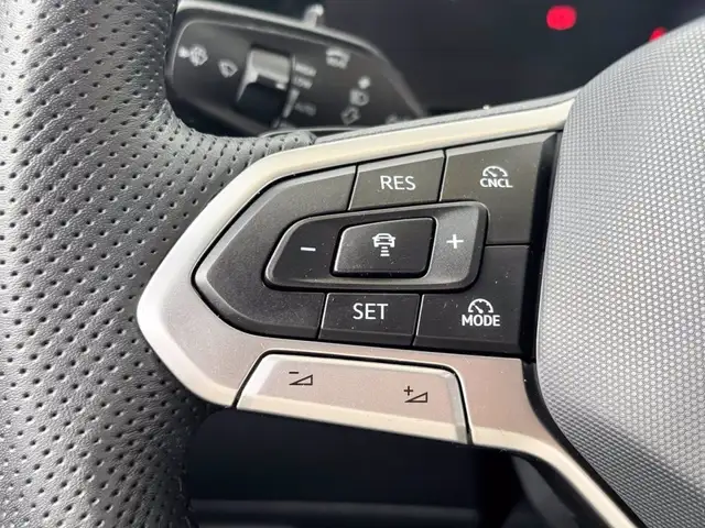 Volkswagen Tiguan view 22