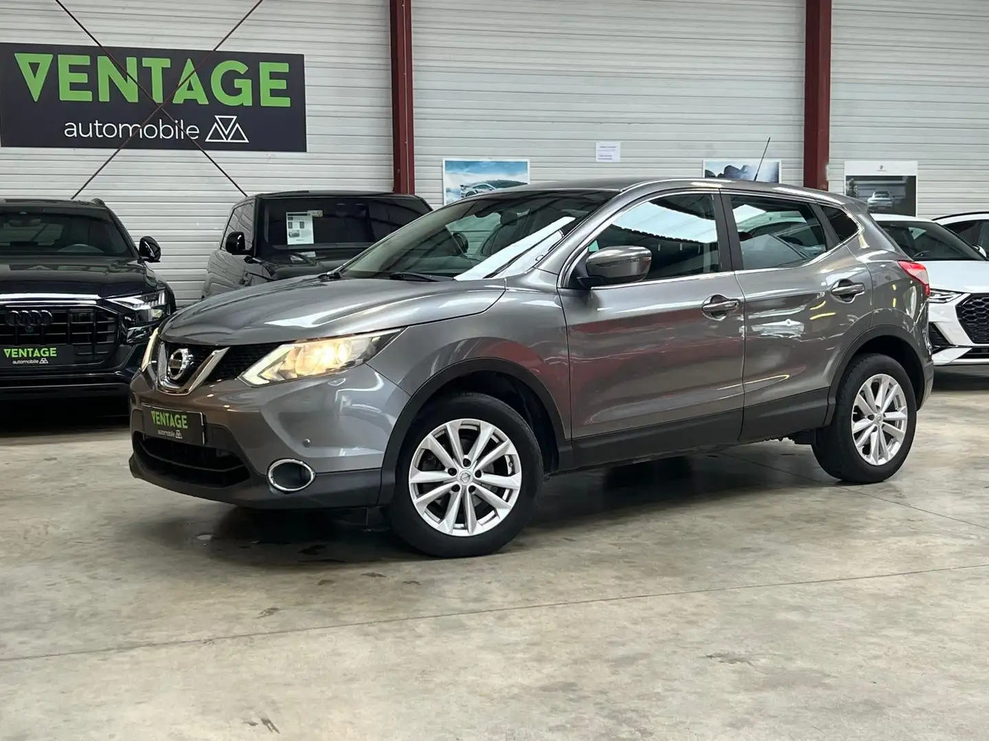 Nissan Qashqai Qashqai 1.2 DIG-T 115 Stop/Start Connect Edition Grijs - 1