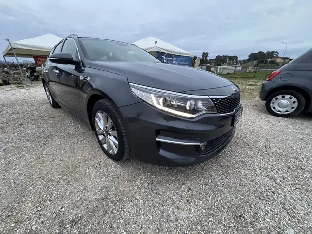 Kia Optima SW 1.7 crdi Business Class 141cv dct 7m