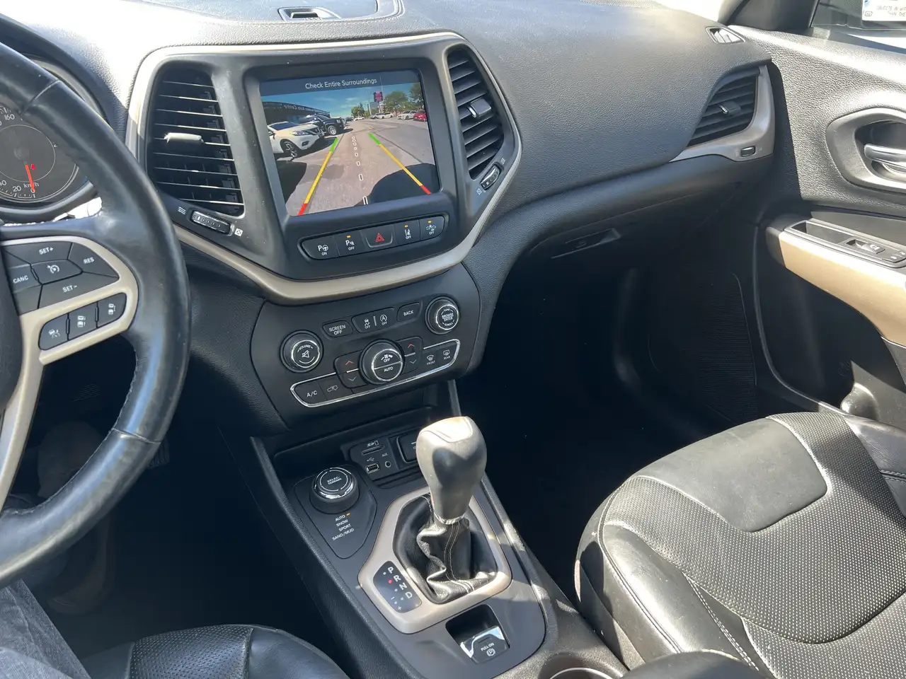 Jeep Cherokee photo Jeep Cherokee