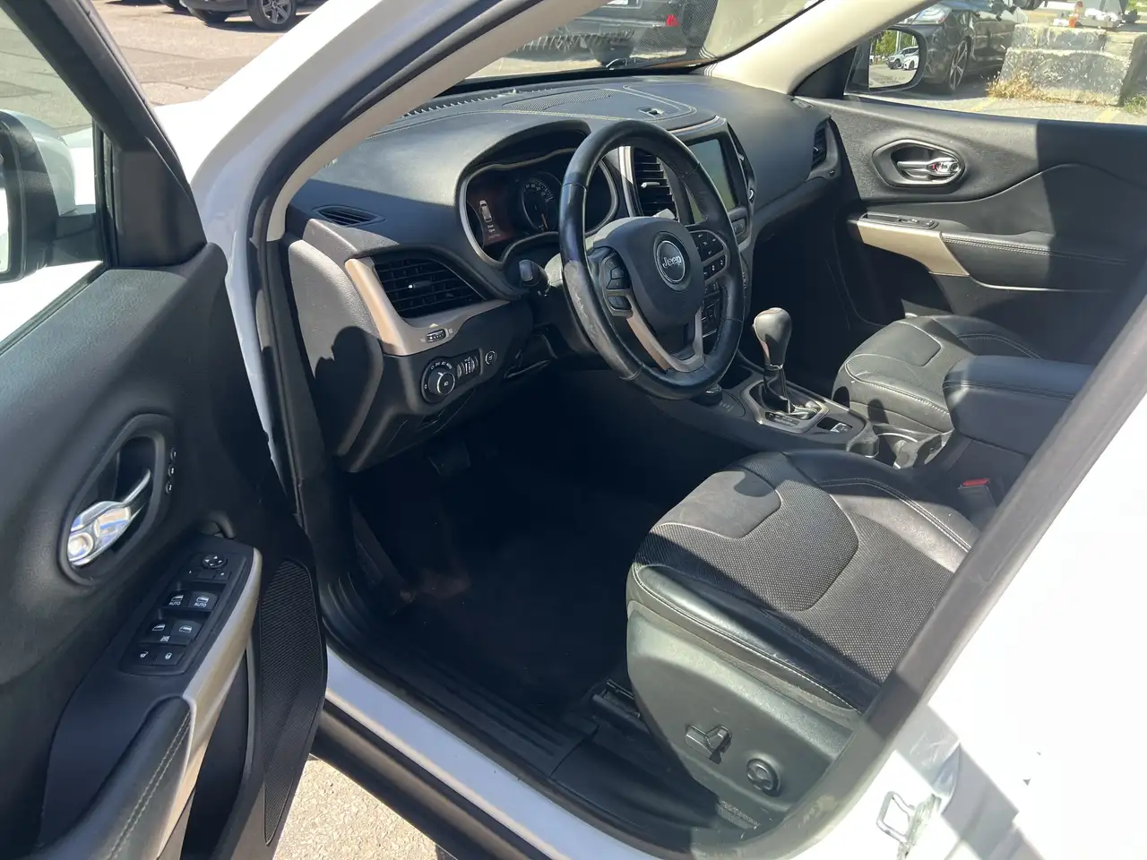 Jeep Cherokee photo Jeep Cherokee