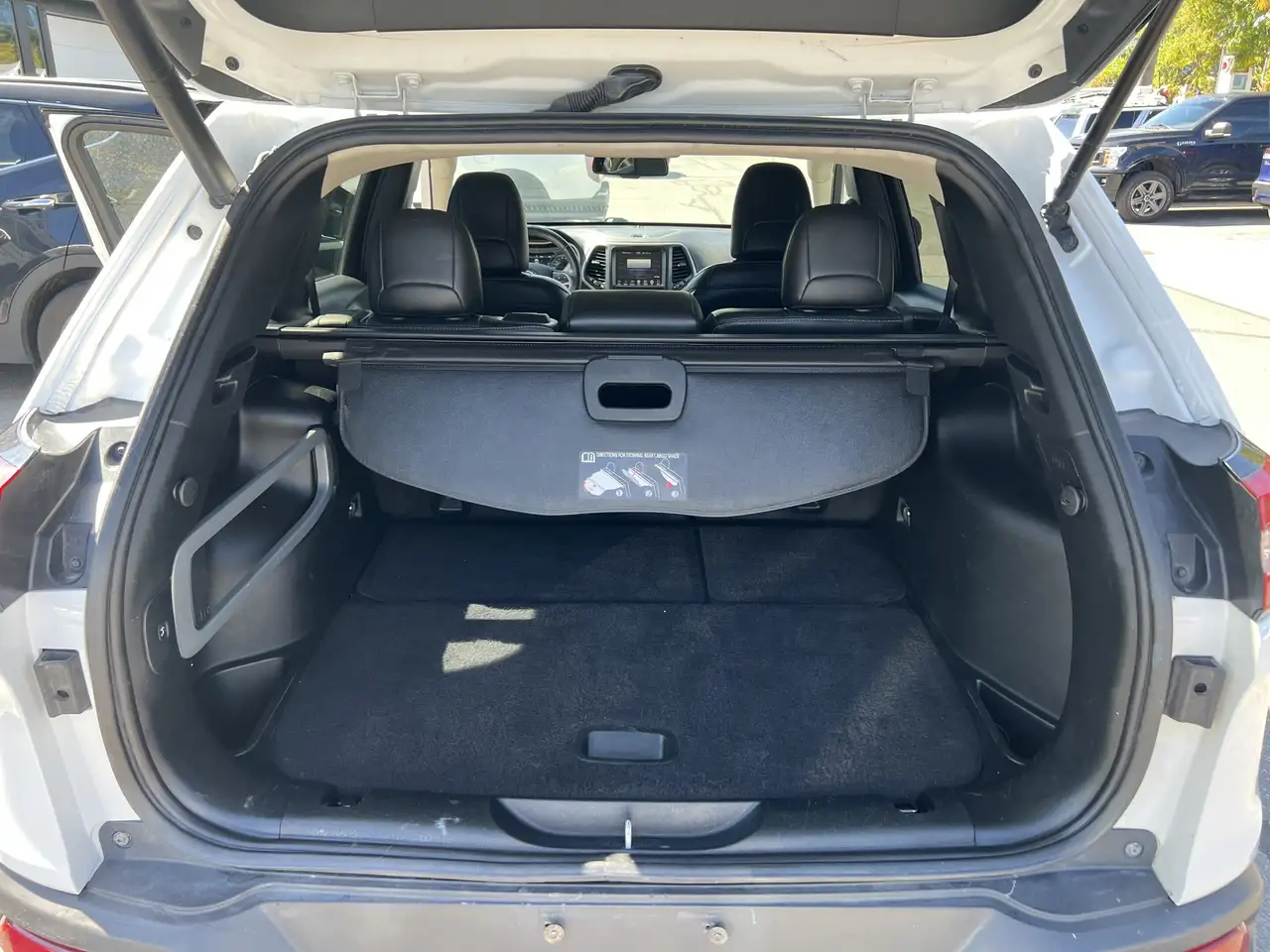 Jeep Cherokee photo Jeep Cherokee