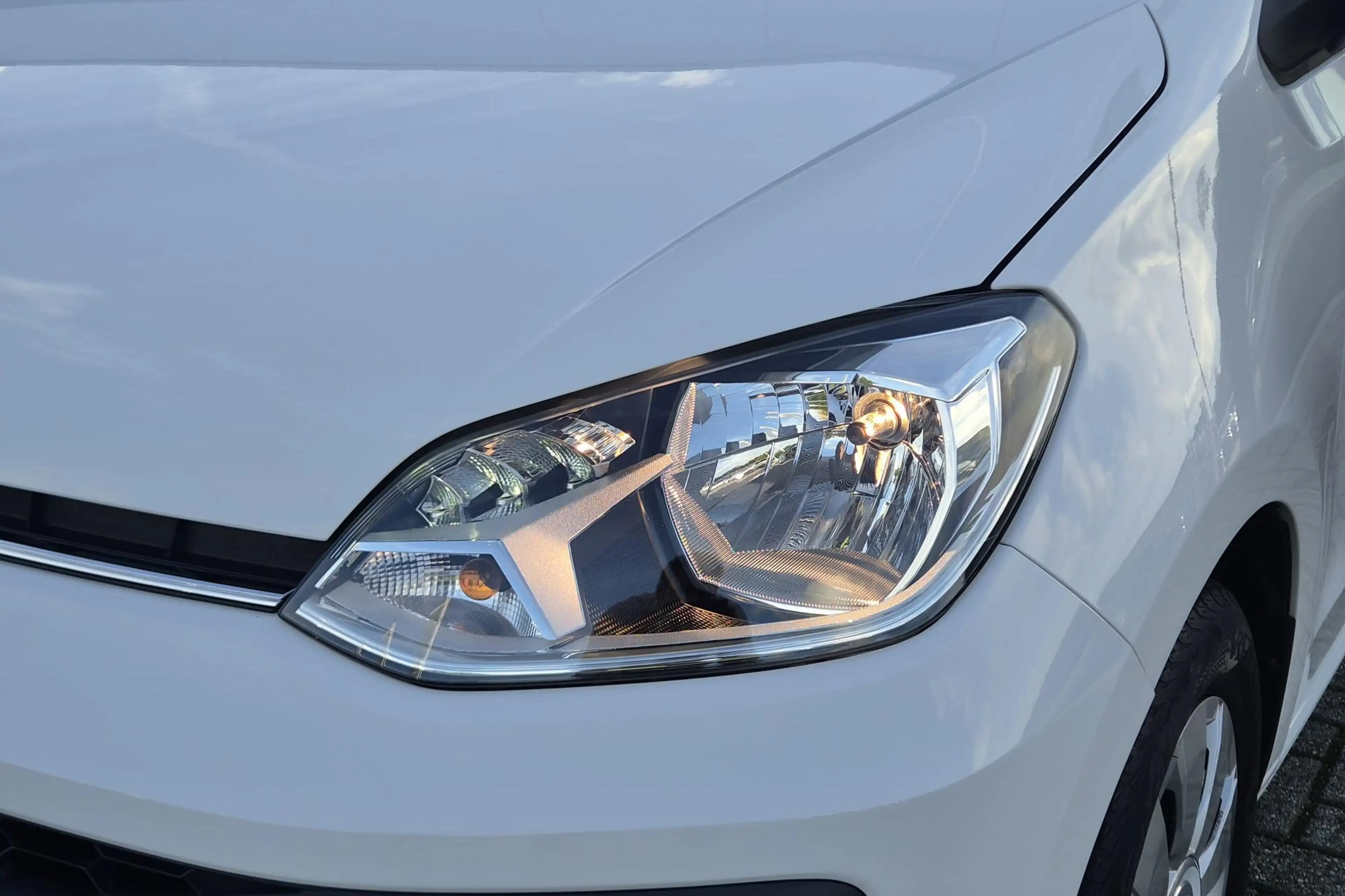 Volkswagen up! 1.0 BMT move up! | Camera | Stoelverwarming | Airc — photo 4
