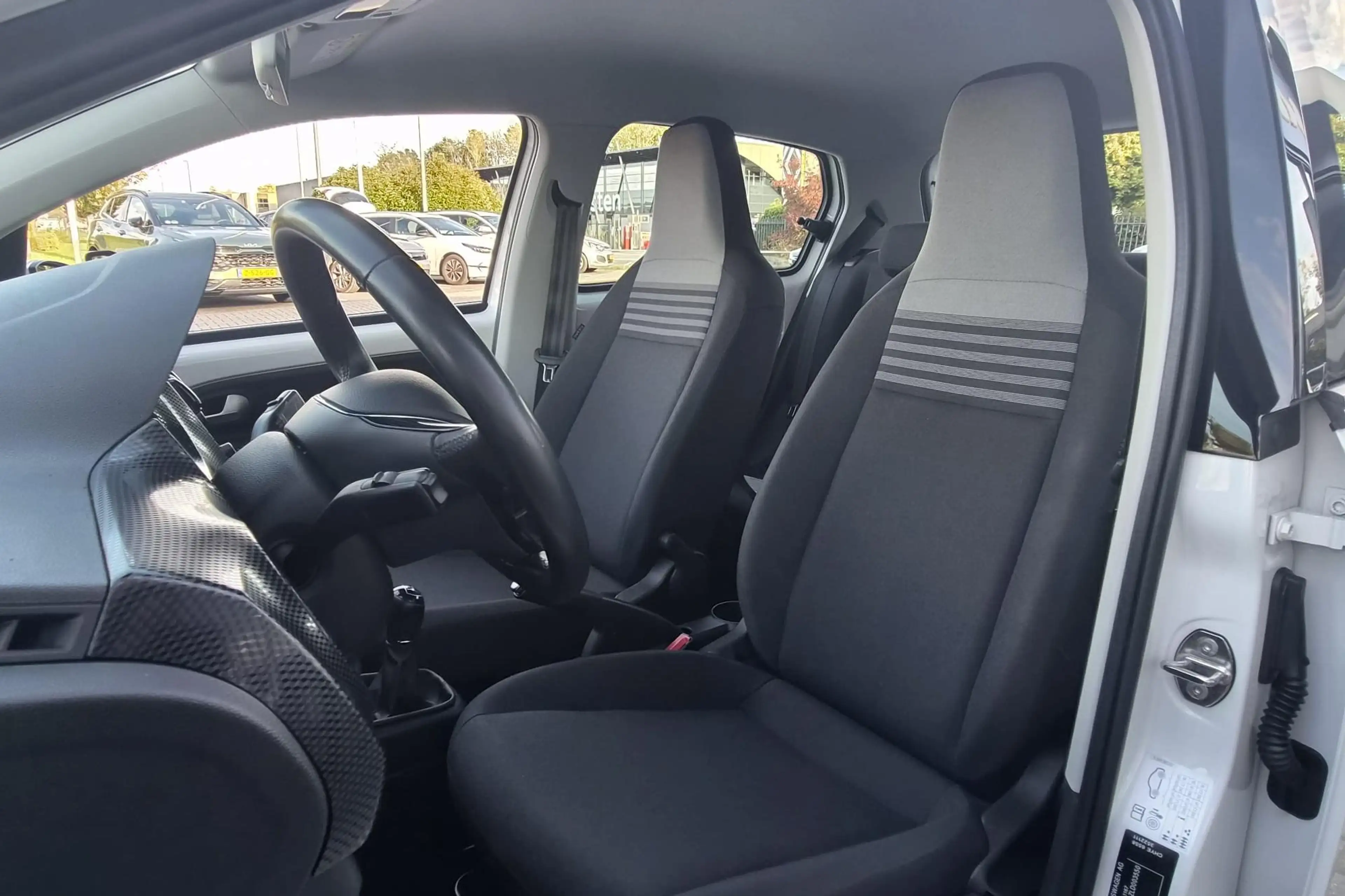 Volkswagen up! 1.0 BMT move up! | Camera | Stoelverwarming | Airc — photo 10