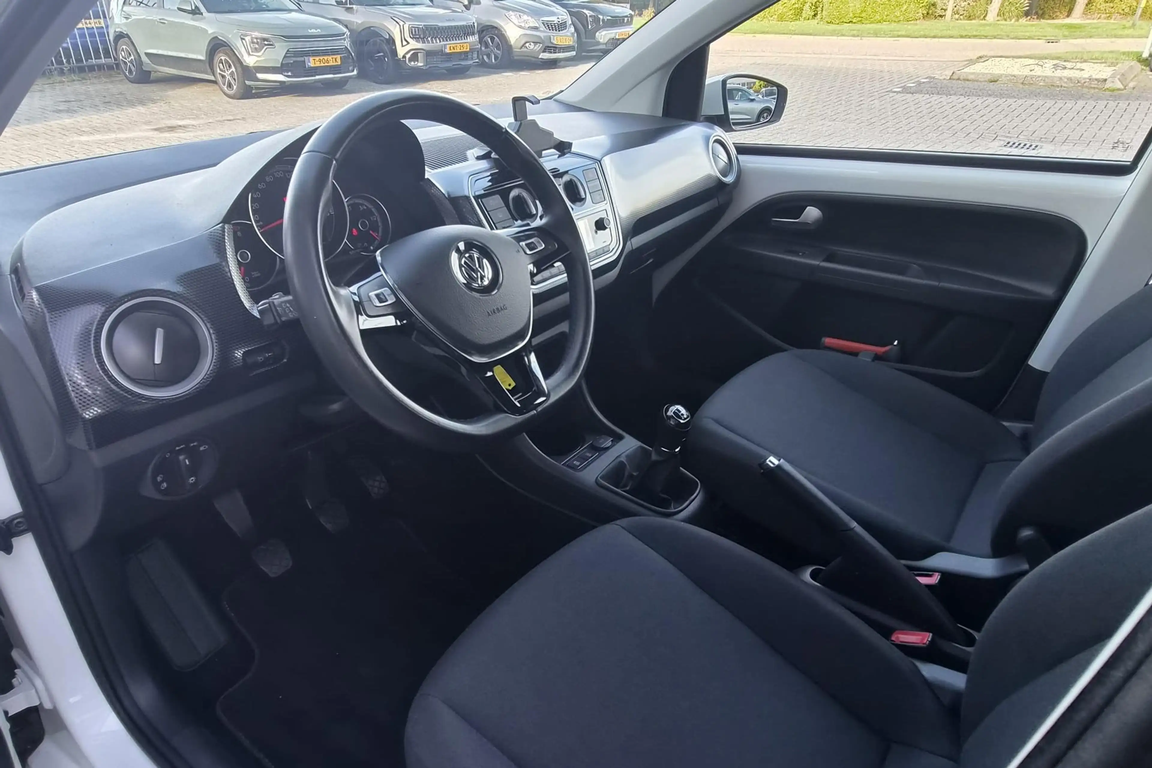 Volkswagen up! 1.0 BMT move up! | Camera | Stoelverwarming | Airc — photo 9
