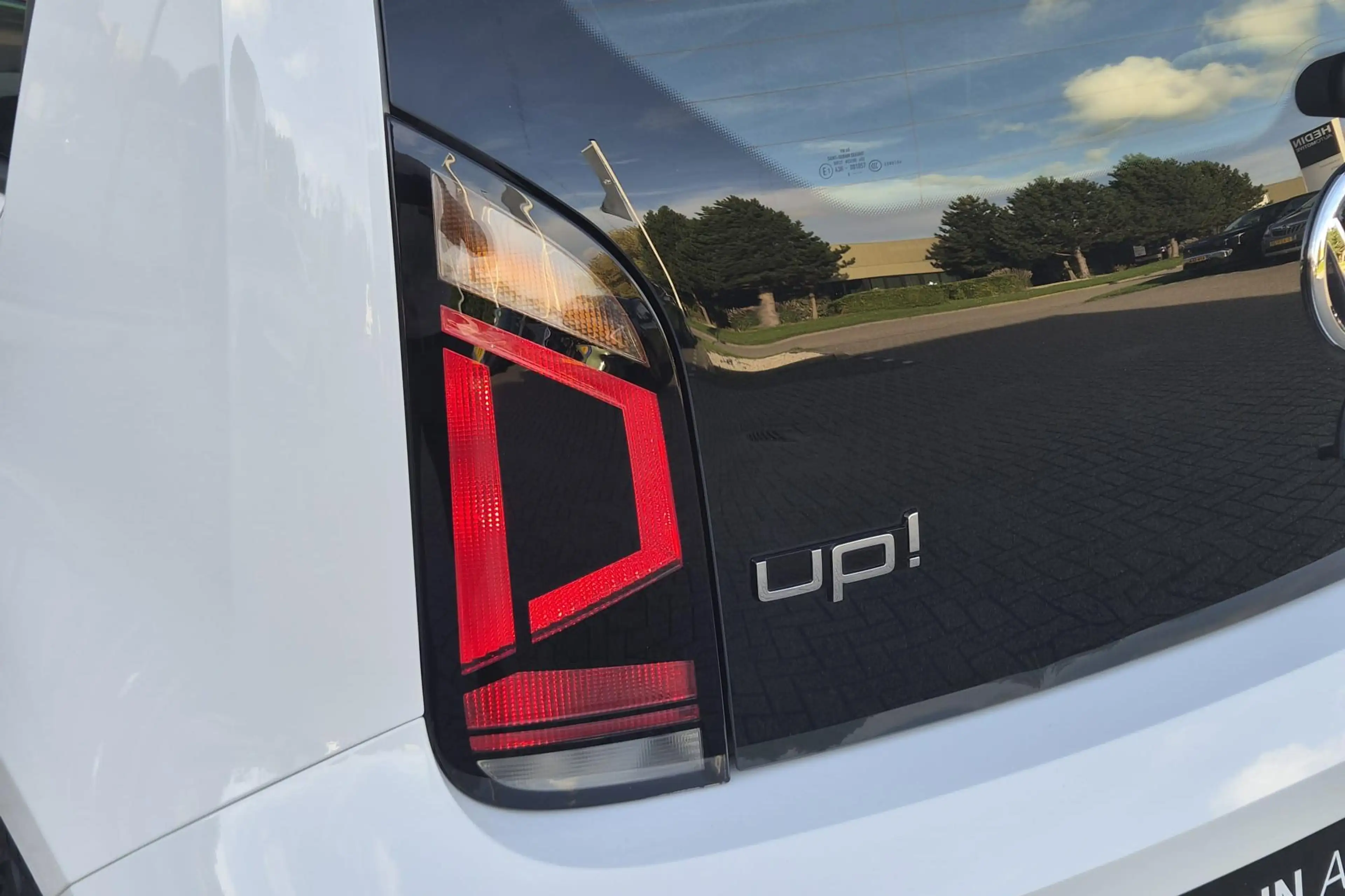 Volkswagen up! 1.0 BMT move up! | Camera | Stoelverwarming | Airc — photo 7