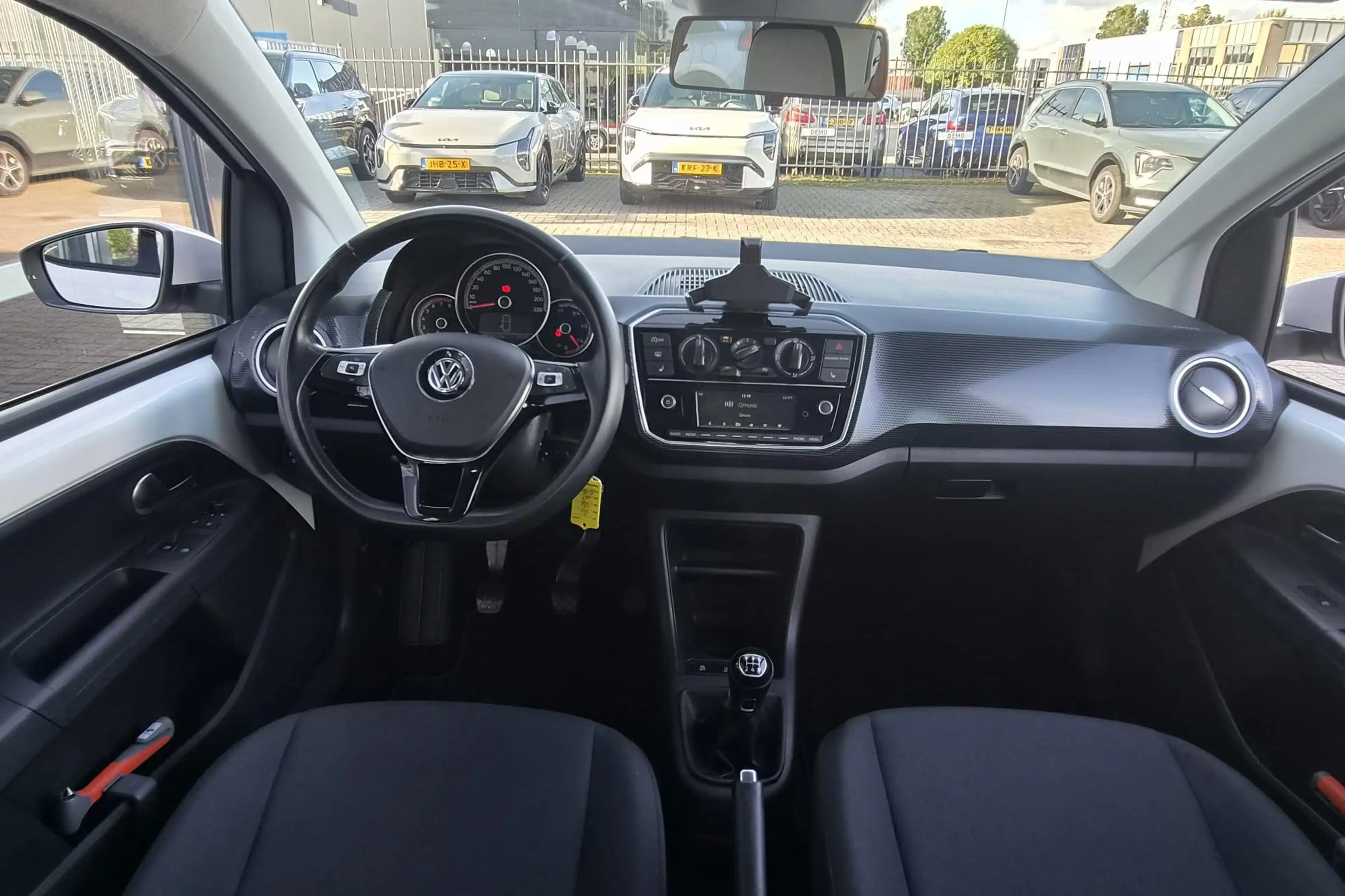 Volkswagen up! 1.0 BMT move up! | Camera | Stoelverwarming | Airc — photo 12