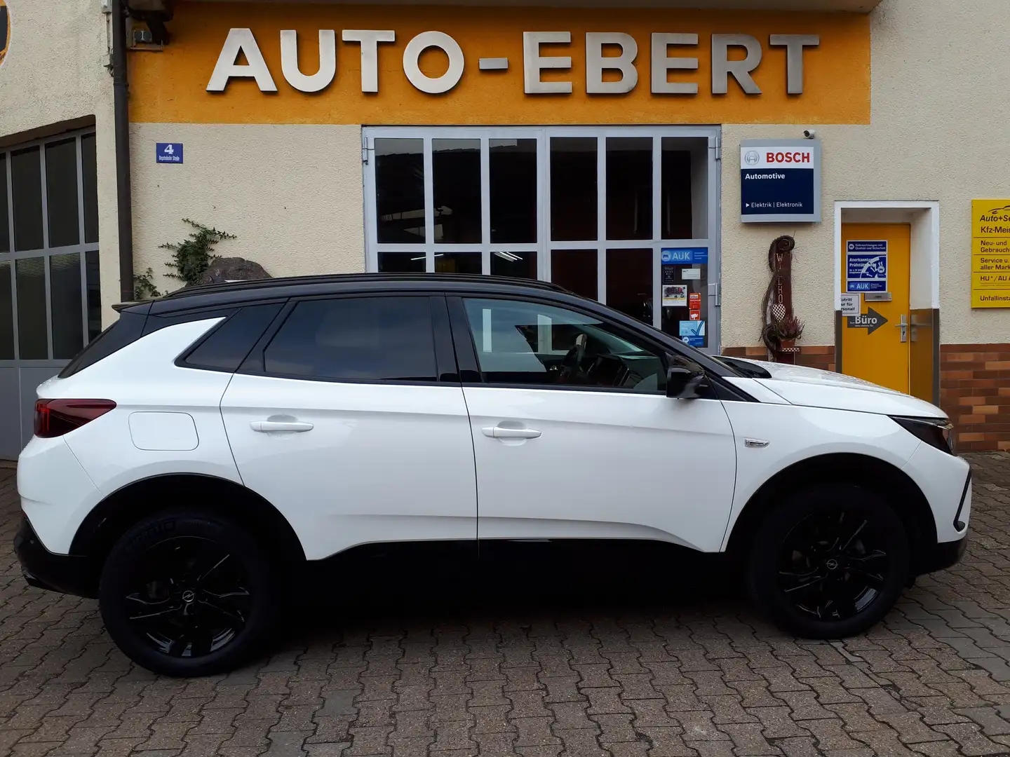 Opel Grandland 1.2 "GS Line" Lenk-/Sitzhzg., NAVI, AHK abnehmbar Weiß - 2