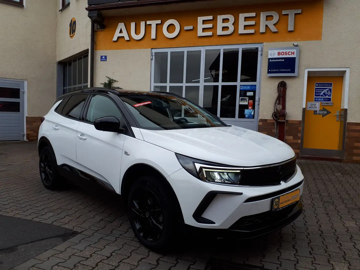 Opel Grandland 1.2 "GS Line" Lenk-/Sitzhzg., NAVI, AHK abnehmbar Weiß - 1