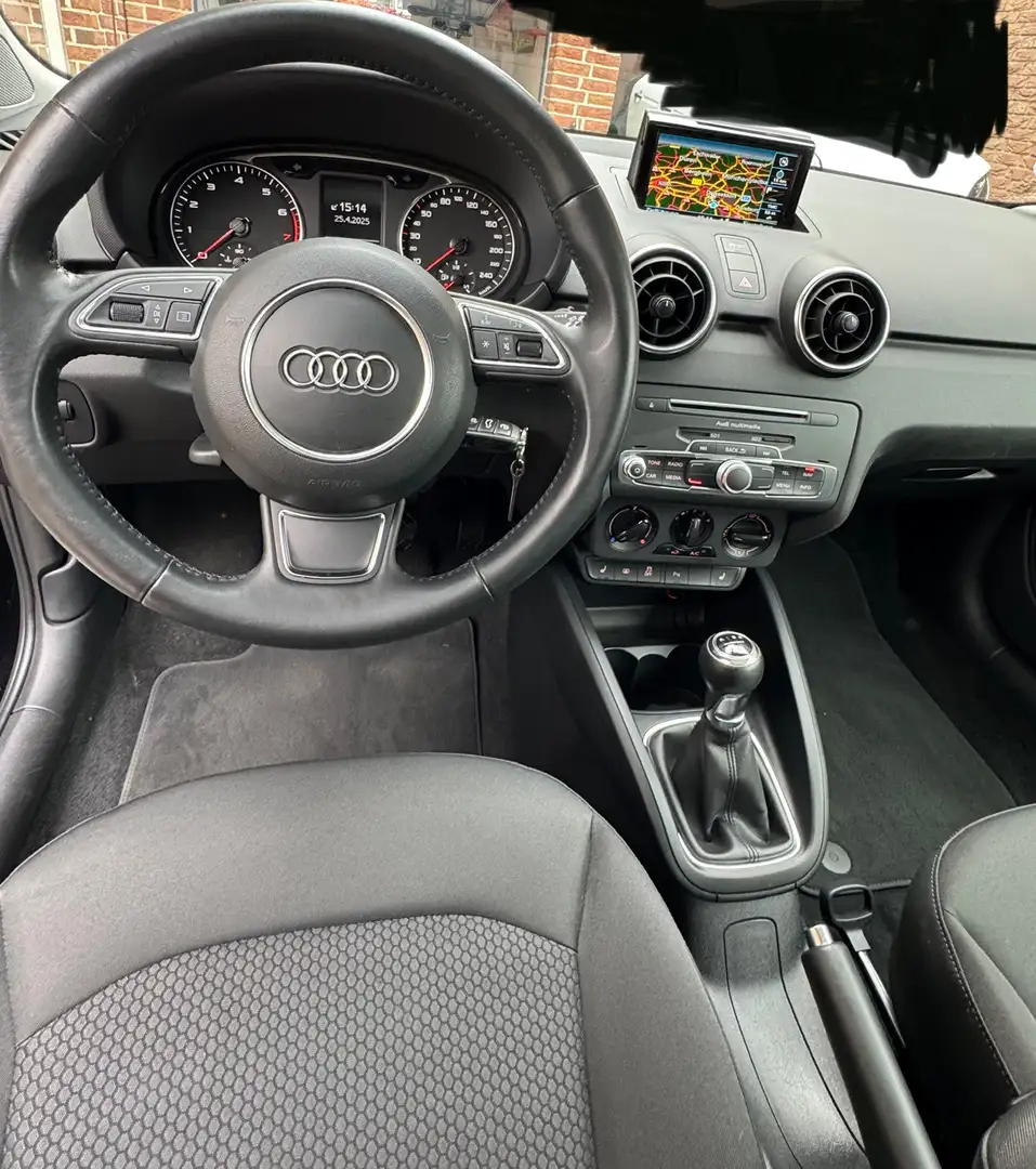 Audi A1 1.0 TFSI ultra Sportback Navi, Glas Panoramadach Schwarz - 2