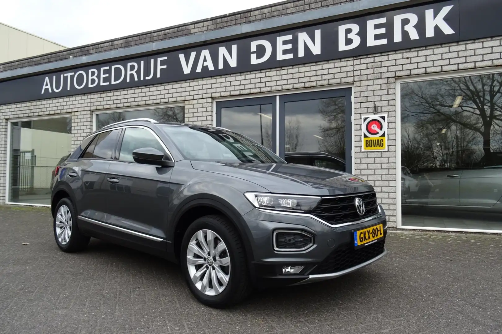 Volkswagen T-Roc 1.5 TSI Sport Business Grijs - 1