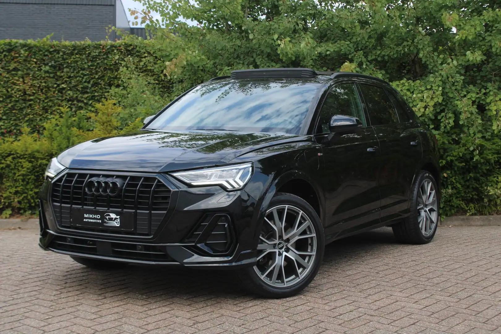 Audi Q3 45 TFSIe | 3x S-Line | Panoramadak | Trekhaak | B& Zwart - 1