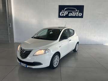 Ypsilon III 2011 1.2 8v Silver ecochic Gpl 69cv