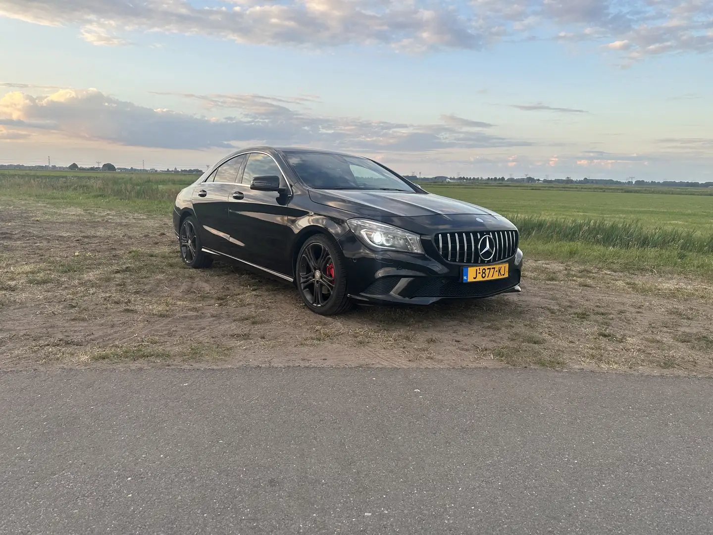 Mercedes-Benz CLA 200 Prestige Zwart - 1