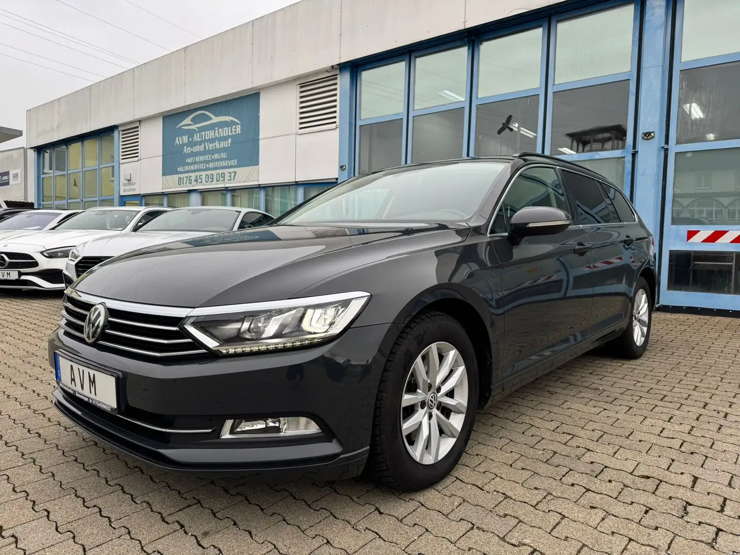 Volkswagen Passat Variant Comfortline Automatik, Navi, LED, AHK Grau - 1