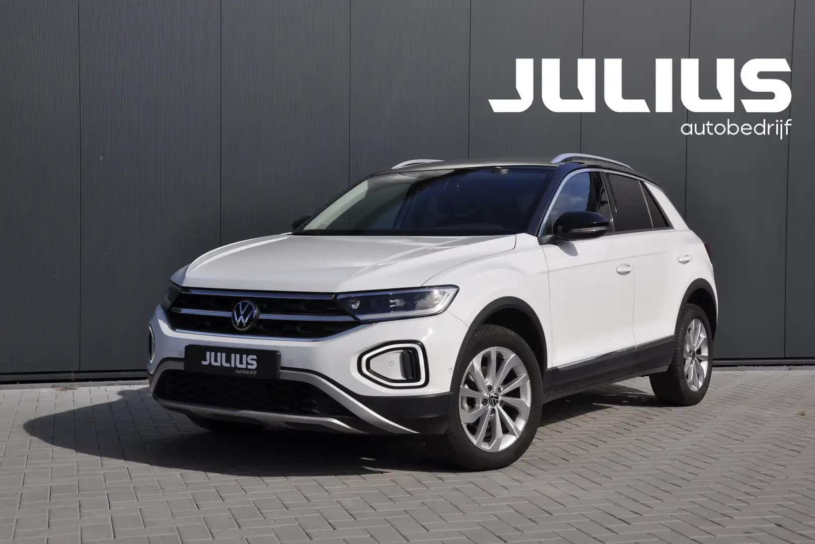 Volkswagen T-Roc 1.5 TSI Style NAVI IQ Light Trekhaak Wit - 1