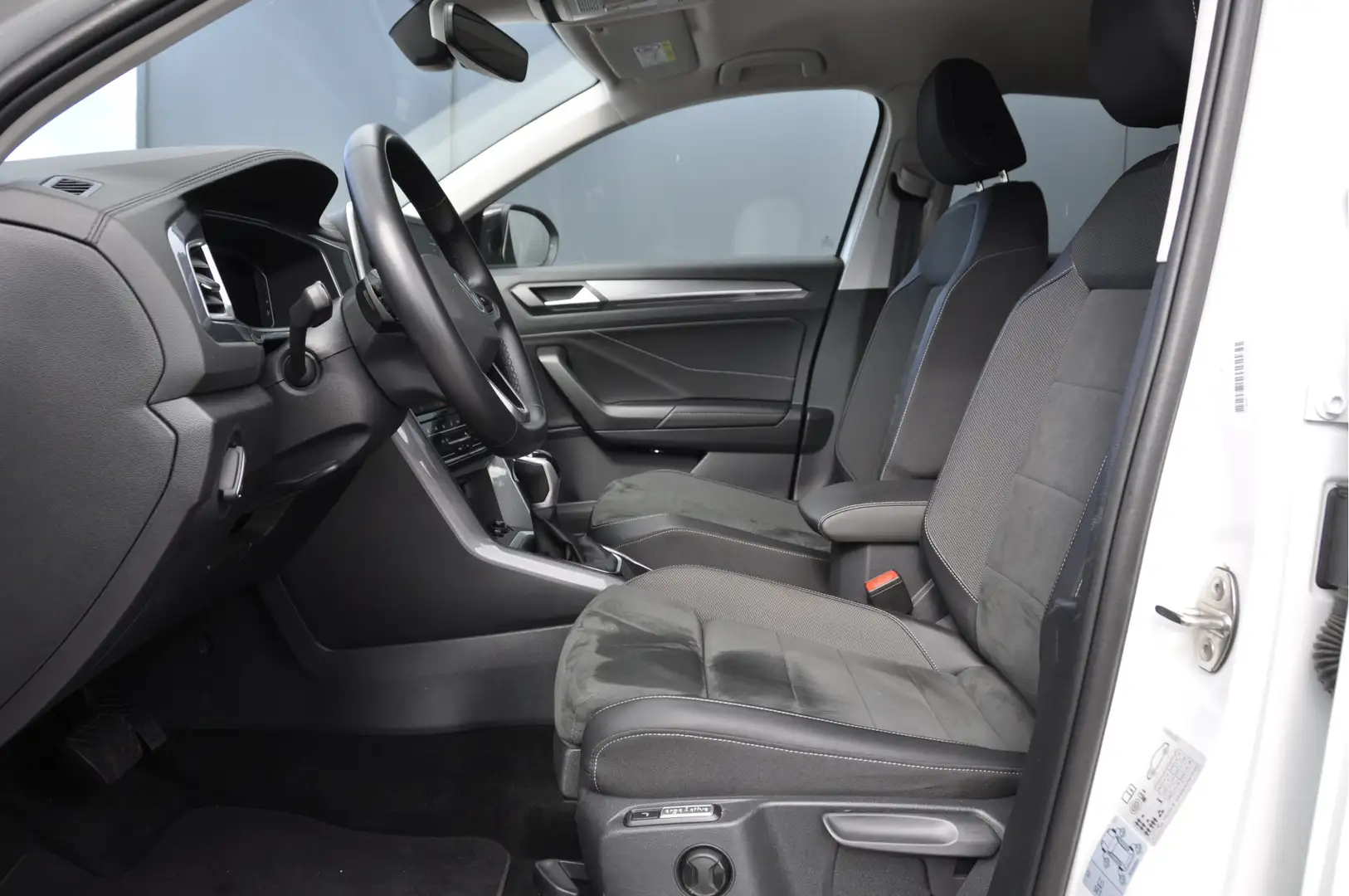 Volkswagen T-Roc 1.5 TSI Style NAVI IQ Light Trekhaak Wit - 2