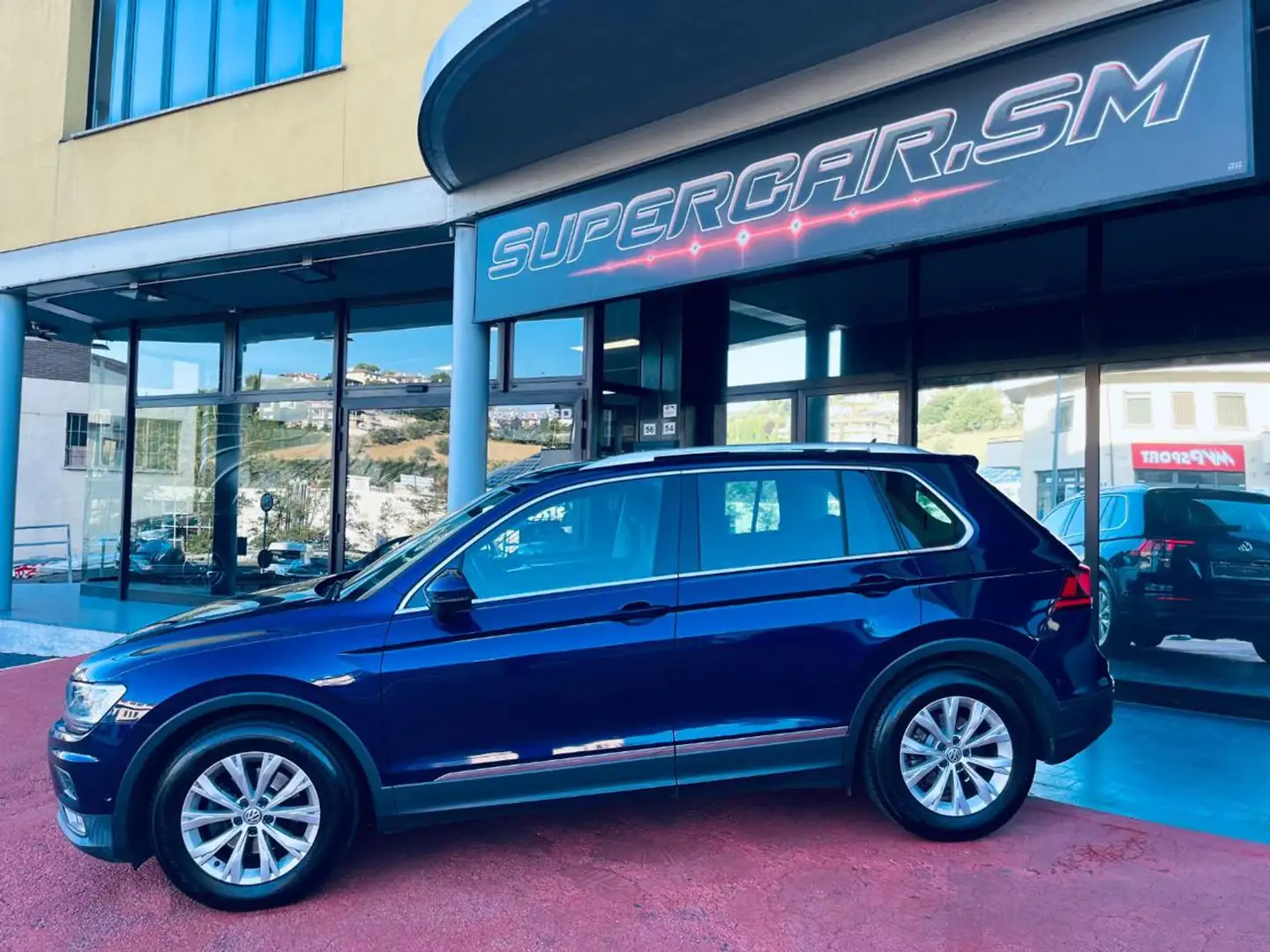 Volkswagen Tiguan 1.6 TDI SCR Business BlueMotion Technology Bleu - 2