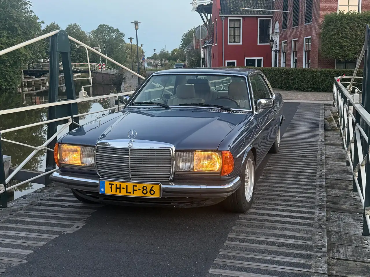 Mercedes-Benz CE 280, foto 2