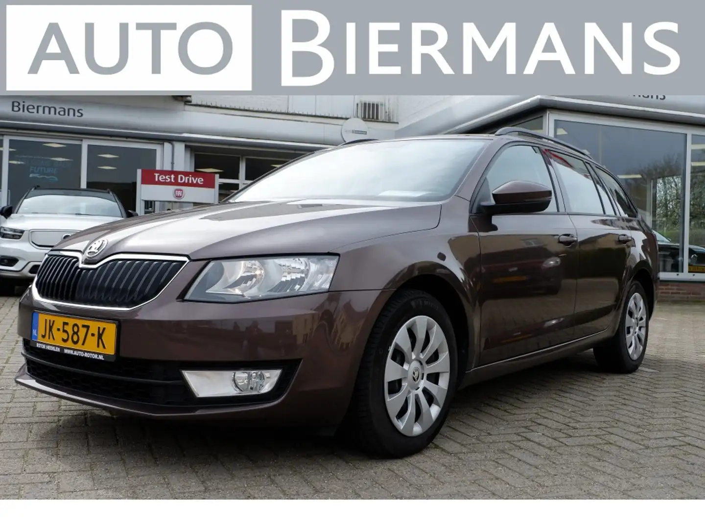 Skoda Octavia Combi 1.2 TSI Grt Ambition Rijklaarprijs incl. 12m Bruin - 1