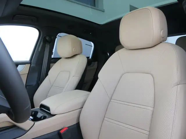 Porsche Cayenne view 7