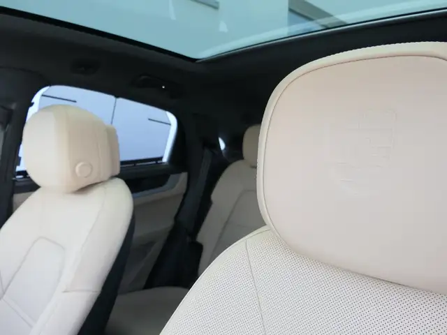 Porsche Cayenne view 8