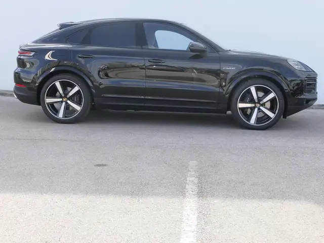 Porsche Cayenne view 4