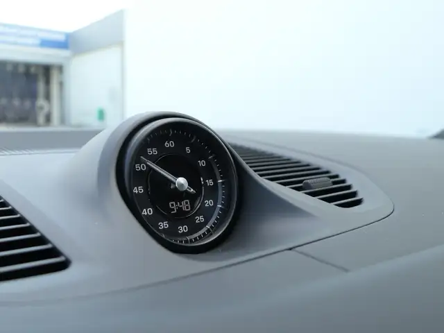 Porsche Cayenne view 14