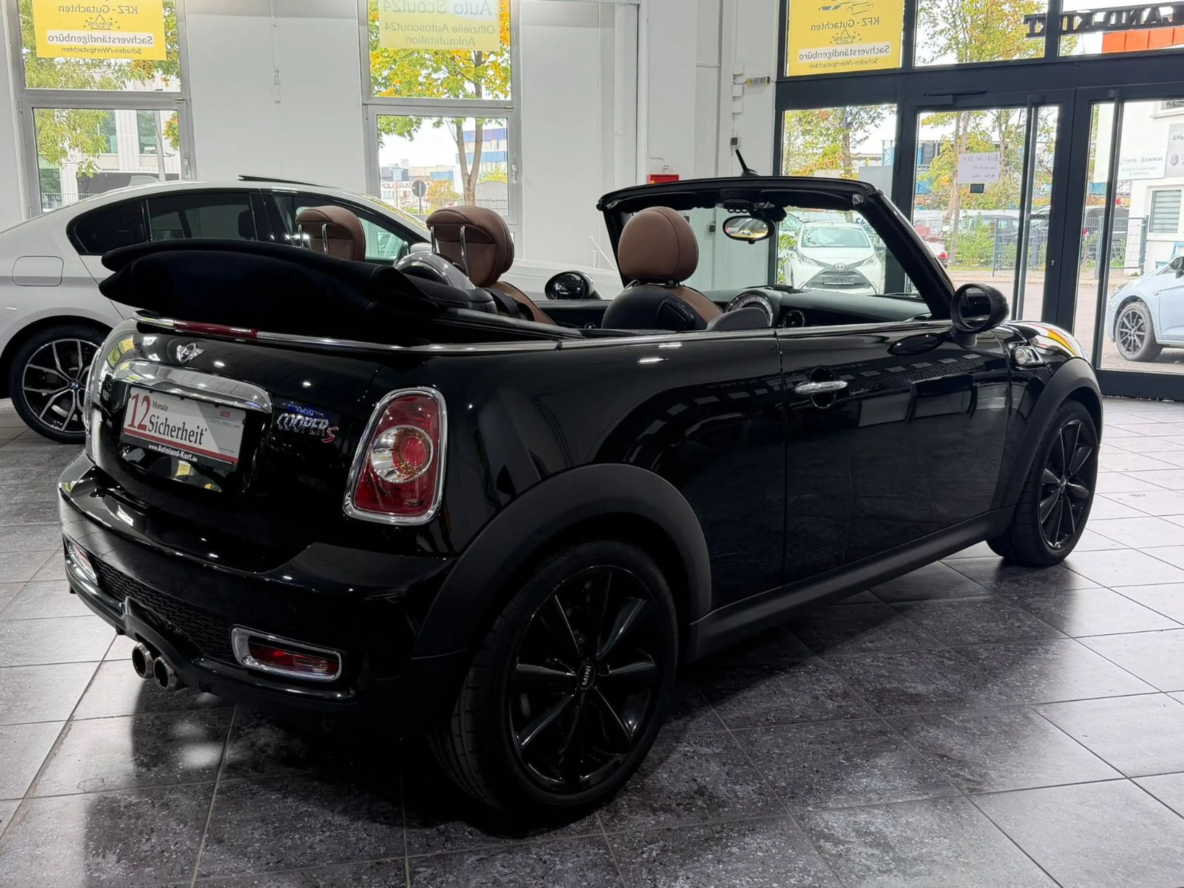 MINI Cooper S Cabrio *lederBraun*Navi*Xenon*PDC*Shz*WR — photo 3