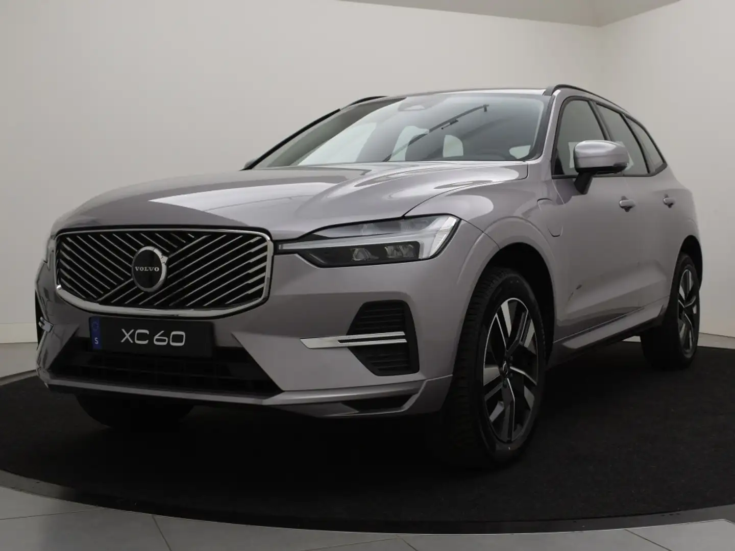 Volvo XC60 T6 PLUG-IN HYBRID ESSENTIAL EDITION *NIEUW OP VOOR Argent - 2