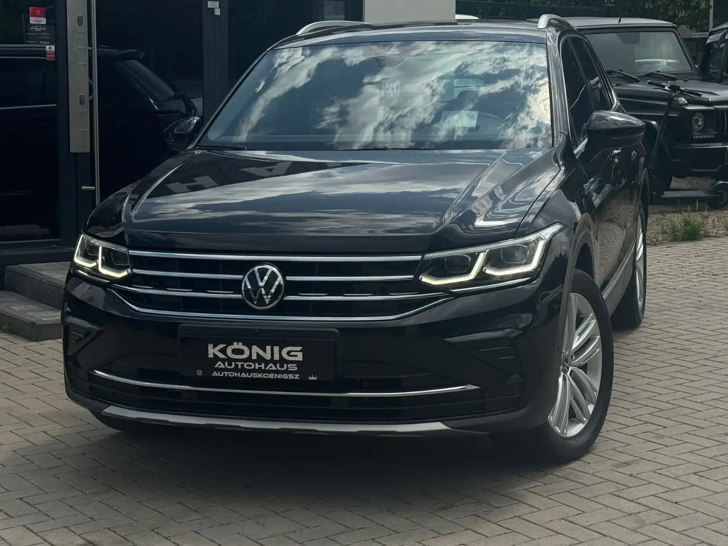 Volkswagen Tiguan Elegance 4Motion*STHZG*360°H-UP*AHK* Black - 2